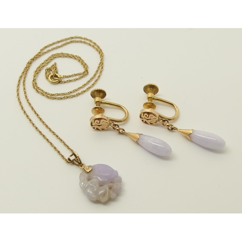 646 - A Chinese lilac coloured hardstone pendant and earrings