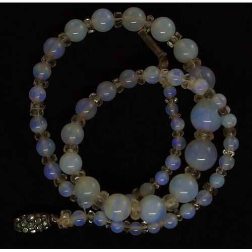 662 - A string of opal beads