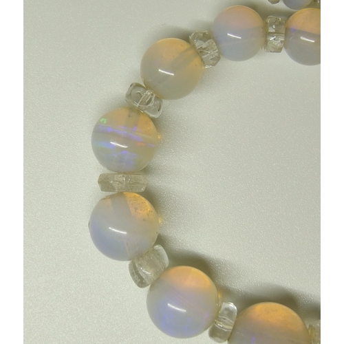 662 - A string of opal beads