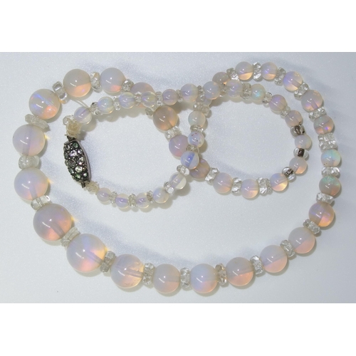 662 - A string of opal beads