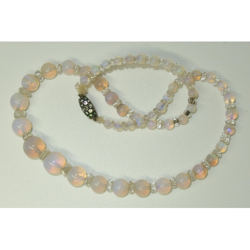 662 - A string of opal beads