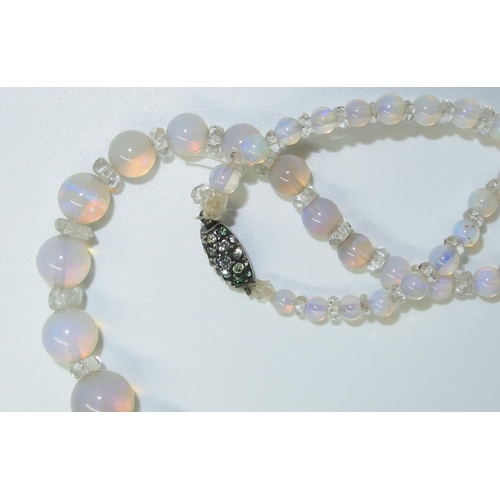 662 - A string of opal beads