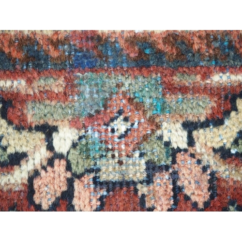 880 - A Mahal rug