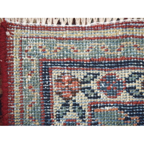 880 - A Mahal rug