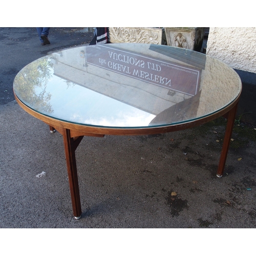 904 - A Jens Risom 1960's teak circular table