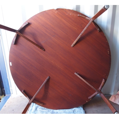 904 - A Jens Risom 1960's teak circular table