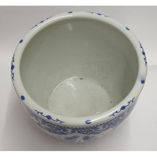 135 - A large Chinese blue and white fish bowl