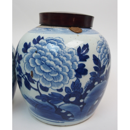 143 - A pair of Chinese blue and white jars