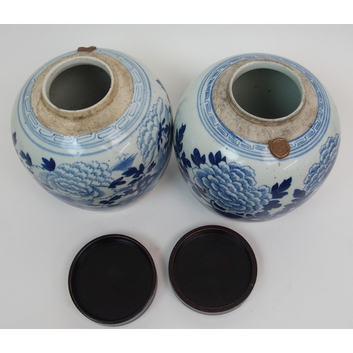 143 - A pair of Chinese blue and white jars