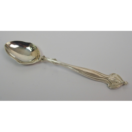 195 - A set of twelve Art Nouveau silver coffee spoons and tongs