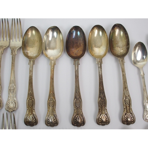 198 - A mixed lot of silver cutlery