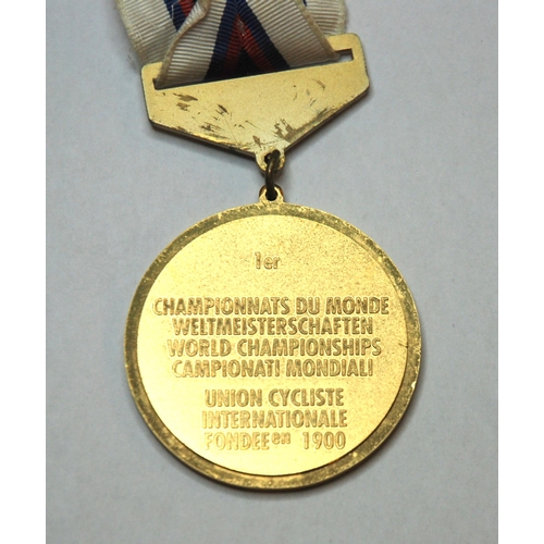 337 - A yellow-metal and enamel World Championship Men's Individual Pursuit gold medal