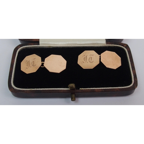 374 - A pair of 9ct gold cuff links