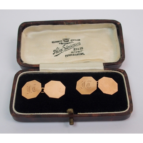 374 - A pair of 9ct gold cuff links