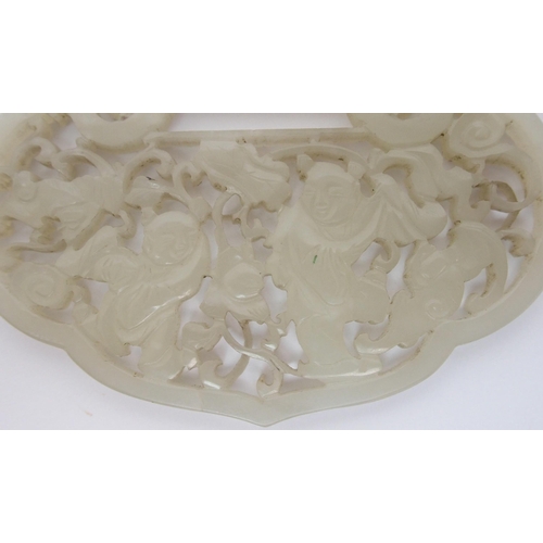 63 - A Chinese jade belt buckle