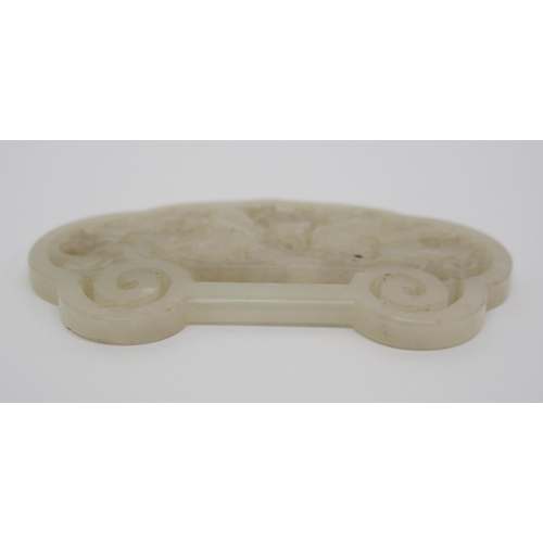 63 - A Chinese jade belt buckle