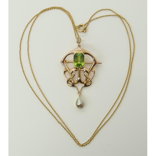 725 - A 15ct rose gold Art Nouveau pendant set with a peridot and a blister pearl