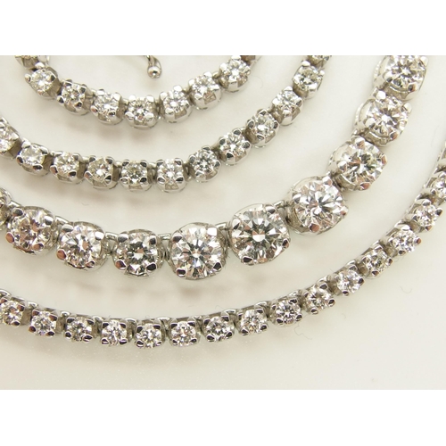 753 - A graduated diamond necklace