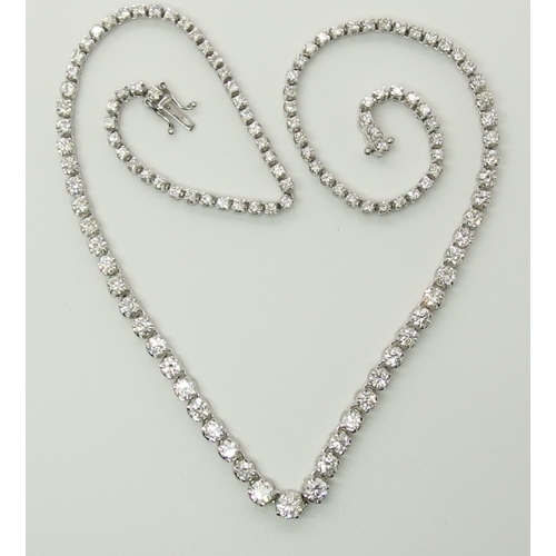 753 - A graduated diamond necklace