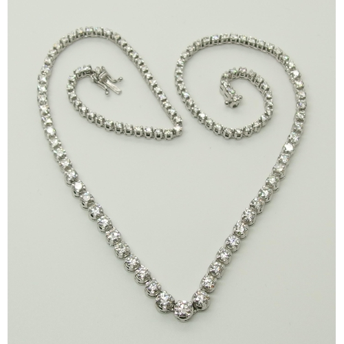 753 - A graduated diamond necklace