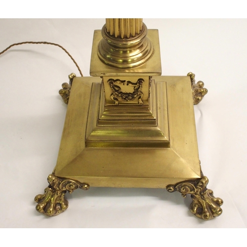 809 - A brass telescopic standard lamp