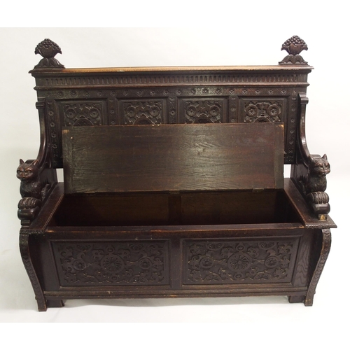 814 - A Victorian oak hall settle