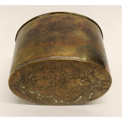 829 - A Georgian mahogany and brass bound plate bucket