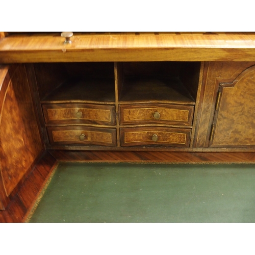 841 - An Italian marquetry bombe bureau