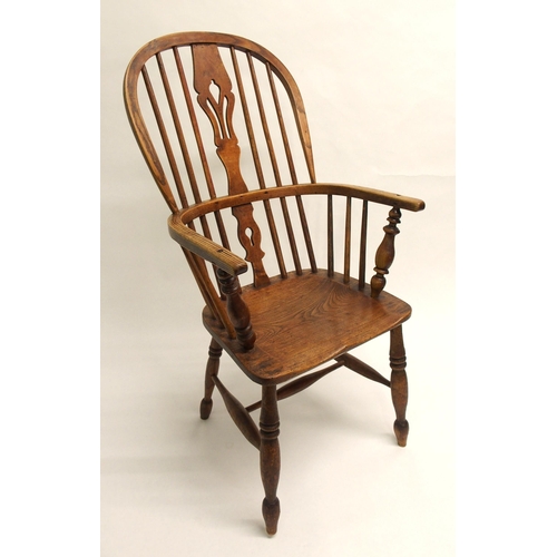 859 - A 19th Century elm and ash Windsor chair