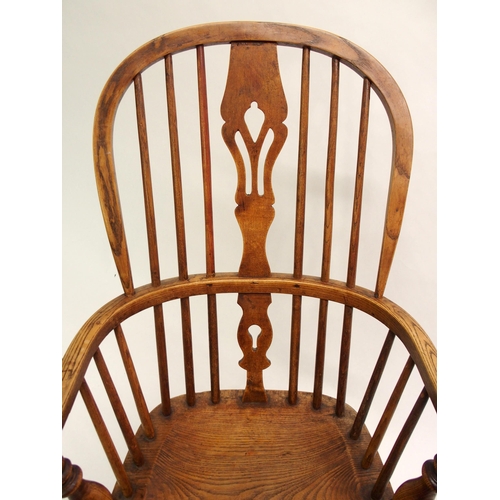 859 - A 19th Century elm and ash Windsor chair