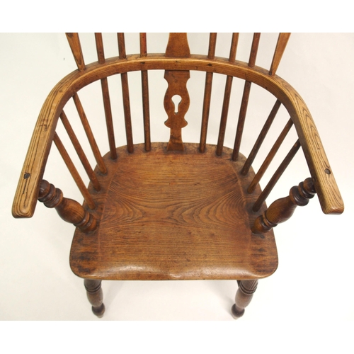 859 - A 19th Century elm and ash Windsor chair