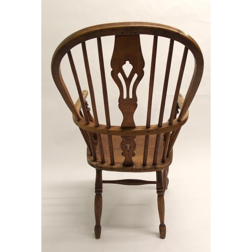 859 - A 19th Century elm and ash Windsor chair