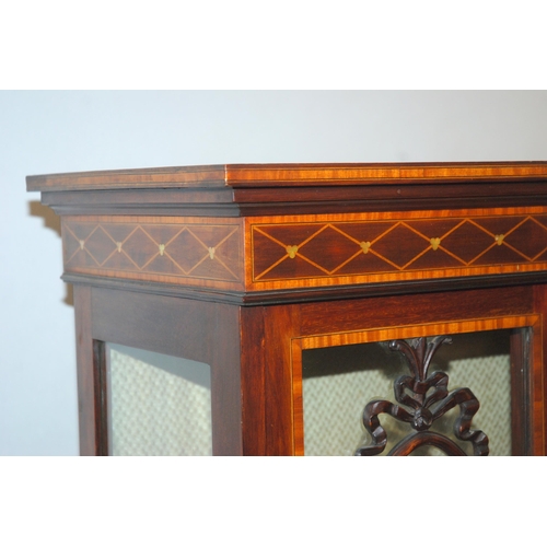 863 - An Edwardian mahogany and satinwood inlaid display cabinet