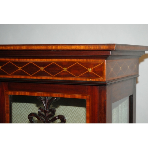 863 - An Edwardian mahogany and satinwood inlaid display cabinet