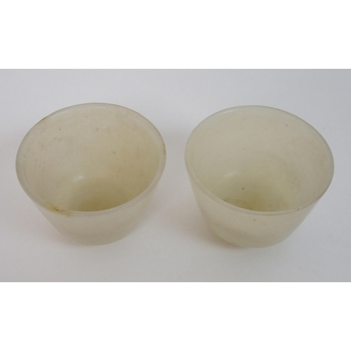 34 - A pair of Chinese hardstone teabowls