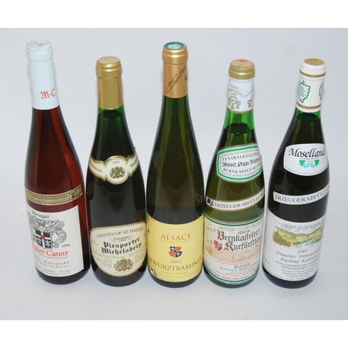 463 - A collection of white wine