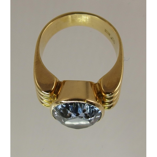 666 - An 18ct yellow gold blue gem retro ring