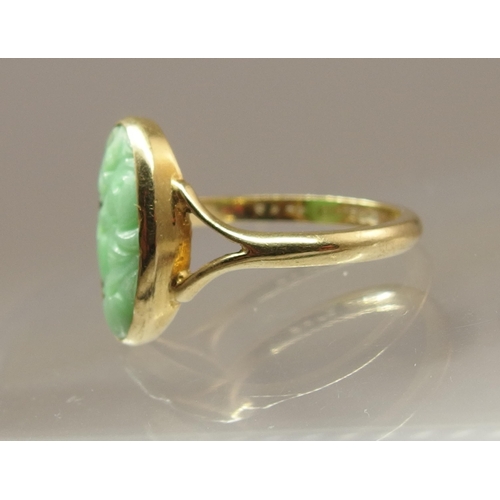 667 - A 9ct gold Chinese green hardstone ring