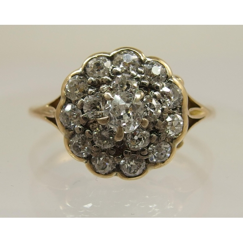 686 - An 18ct gold diamond cluster ring