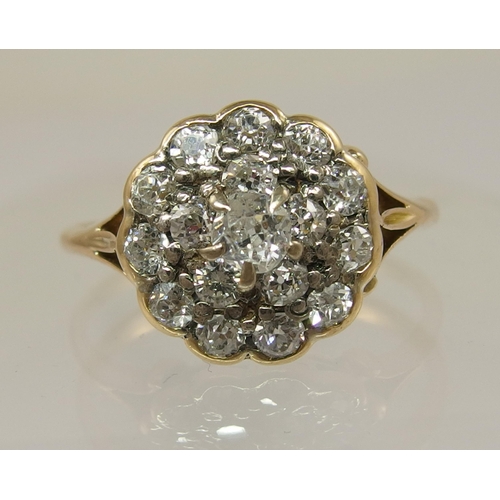 686 - An 18ct gold diamond cluster ring