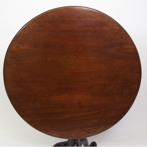 815 - A Georgian mahogany circular snap-top tripod table