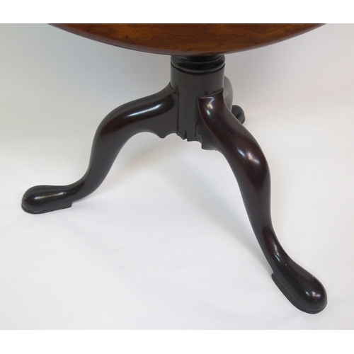 815 - A Georgian mahogany circular snap-top tripod table