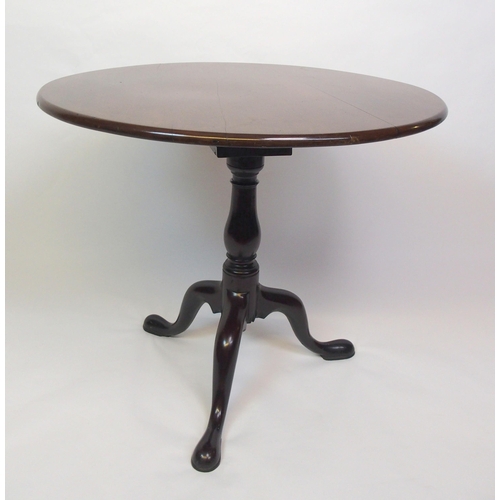 815 - A Georgian mahogany circular snap-top tripod table