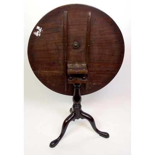 815 - A Georgian mahogany circular snap-top tripod table