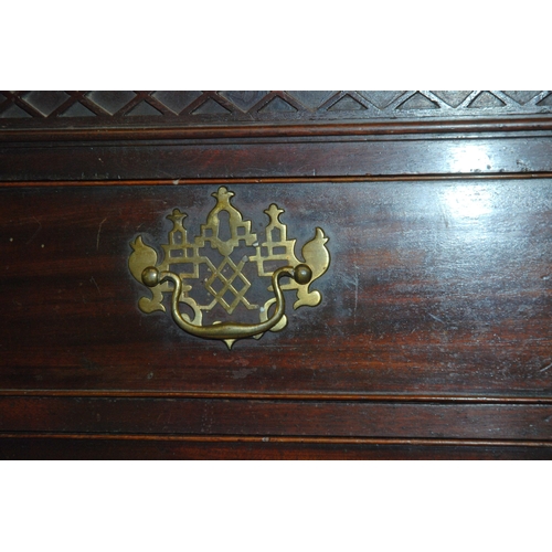 819 - A George III mahogany chest on chest