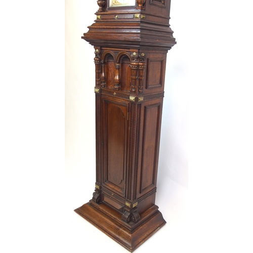 822 - A Victorian oak bracket clock