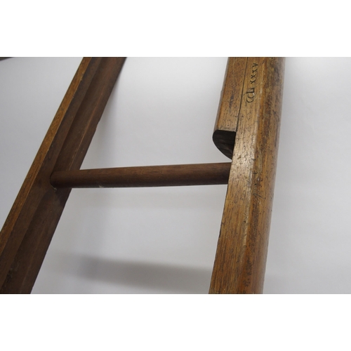 830 - A 19th Century mahogany library pole ladder