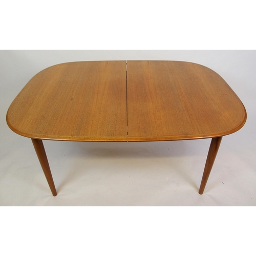 882 - A Skomand and Andersen teak extending dining table