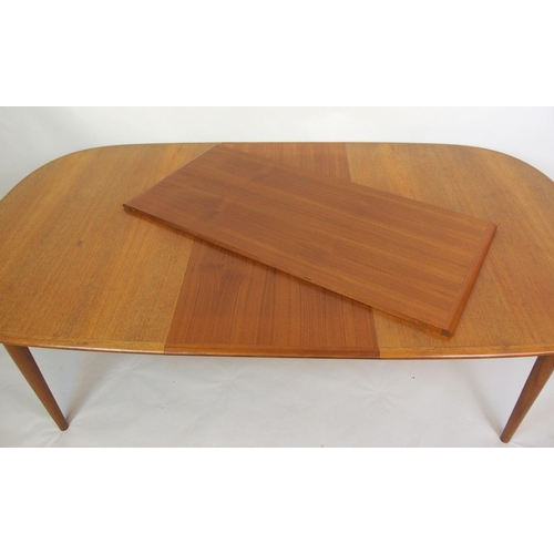 882 - A Skomand and Andersen teak extending dining table