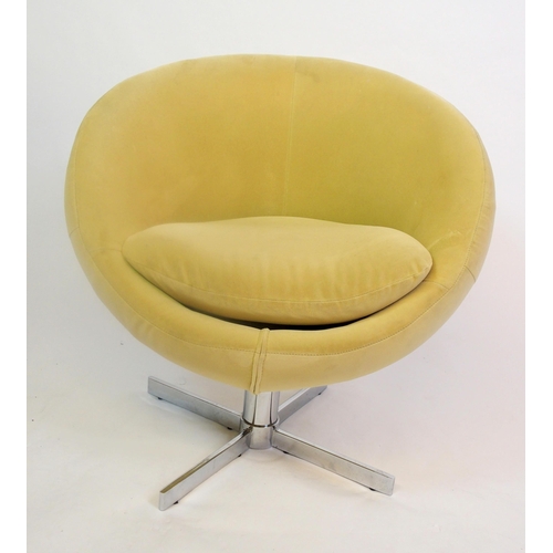 886 - A 20th Century swivel egg chair